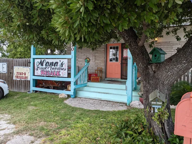 Nana's Junk-N Treasure