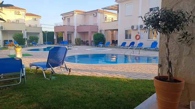 Kalamaki Court Villas