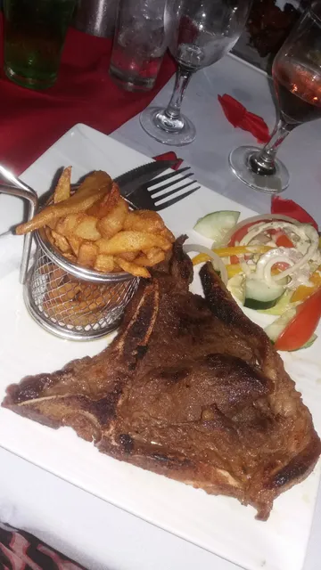 Four Fingers Book Cafe