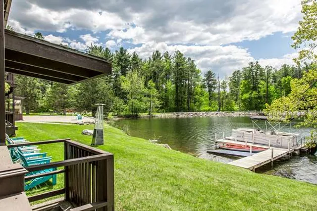 The Black Swan Lee - Lenox, an Ascend Collection Hotel