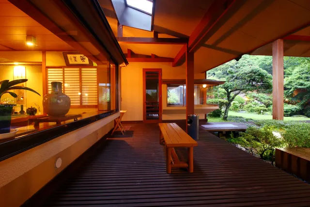 彩る季の庭 薬王館