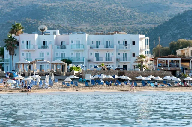 LA PLAYA BEACH HOTEL