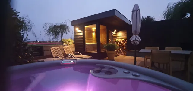 Wellness Lodge Ruigenhoek 13A (NL) - Casa Mijas (ES)