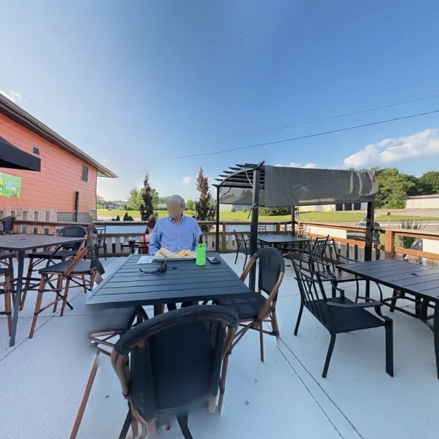 Holly’s Bar and Grill