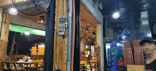 Hầm Rượu Vòng Xoay