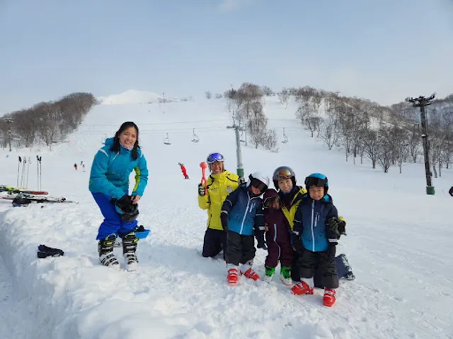 NISEKO EPIC SNOW SCHOOL