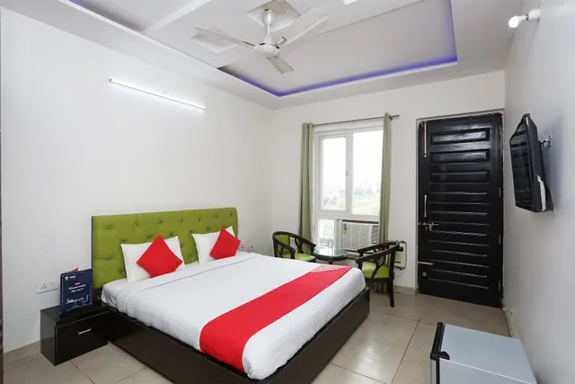 OYO Star Suites