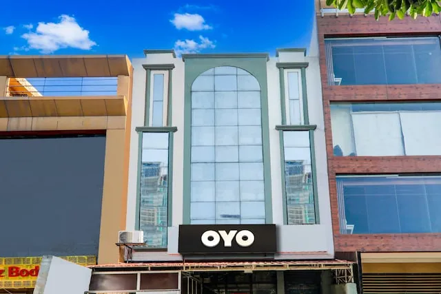 OYO Hotel White Swan
