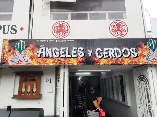 Angeles y cerdos