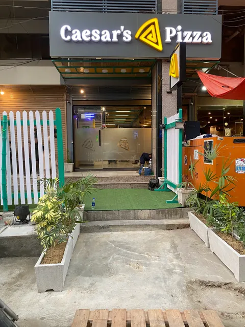 Caesar's Pizza Bahadurabad