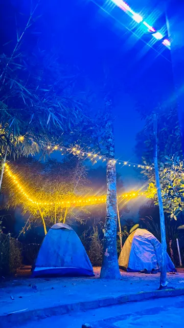 HAPPY FEET ADVENTURE CAMPING TENT