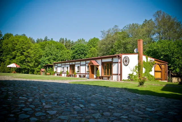 Pałacyk Łąkomin - Grill & Chill Resort