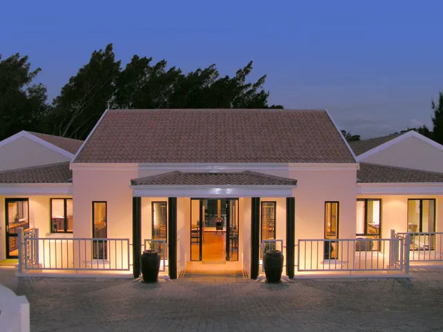 Fourteenth Green Guest Lodge