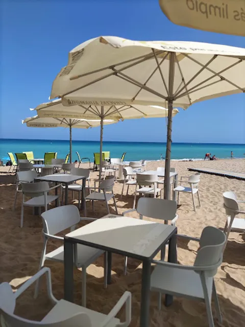 GURUGÚ xiringuito-beach