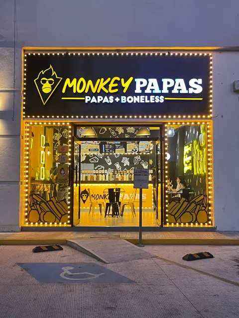 Monkey Papas Cancún La Luna