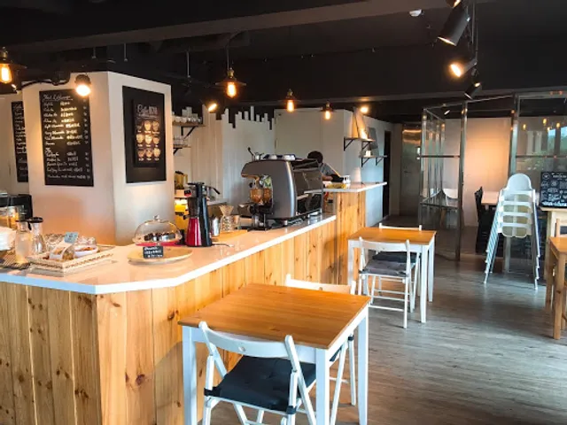 Dave&Jess home kitchen x market place