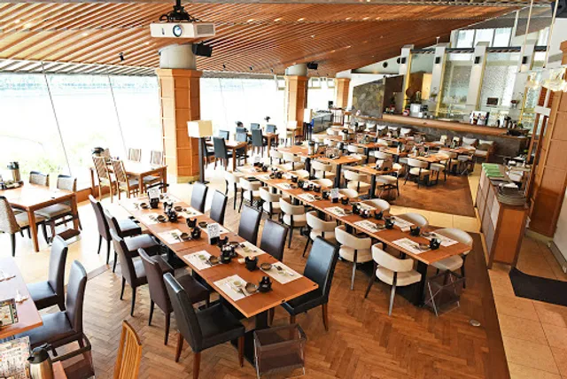 Tenka-no-daidokoro Daiki-suisan Hachikenyahama Maguro-stadium