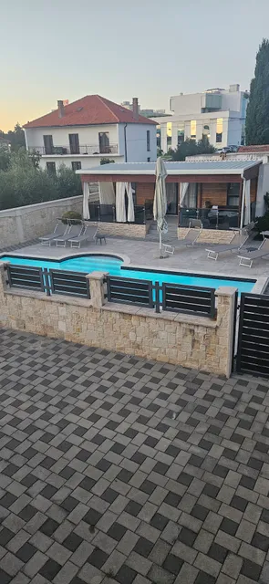 Banić Apartments with pool