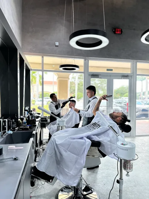 CELEBRITY BARBER SHOP