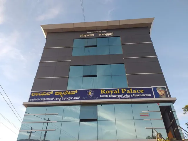 OYO 47380 Hotel Royal Palace