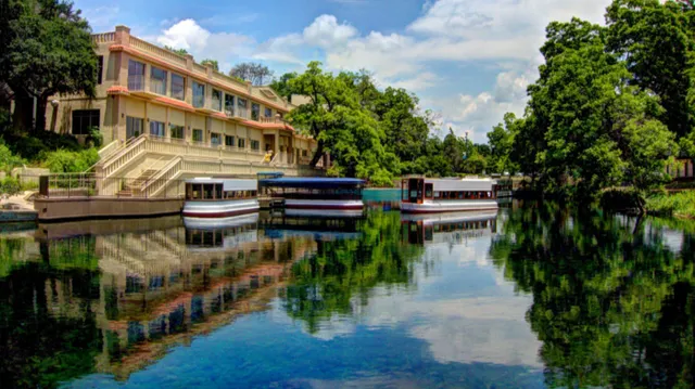 Meadows Center Glass-Bottom Boat Tours