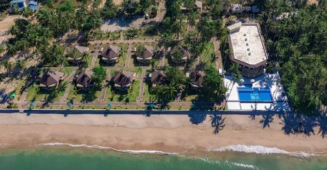 Lai Lai Hotel - Shwe Thaung Yan Beach