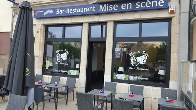 Restaurant Mise en scène , Grillades , steak sur Pierre chaude . Cuisine française .