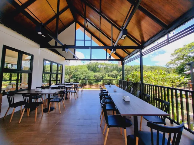 Riverside White House Restaurant & Cafe