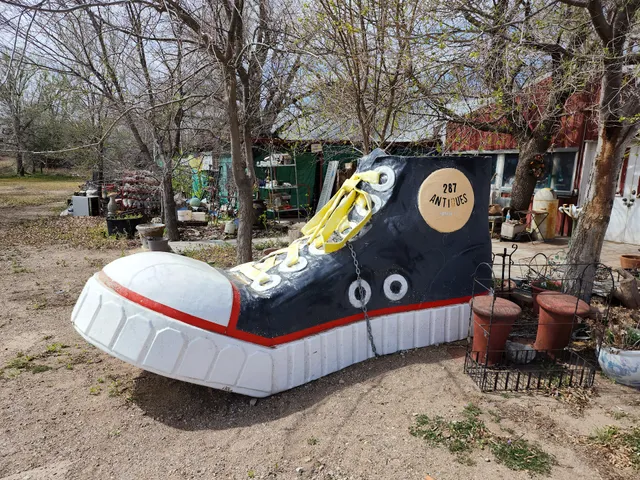 Quanah, Texas: Big Sneaker