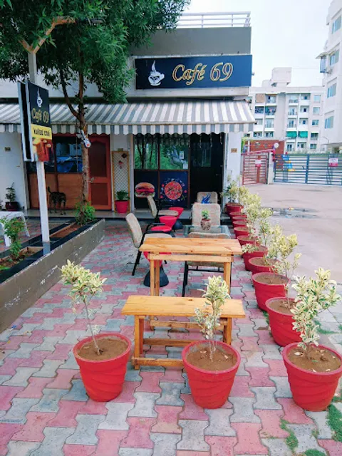 Cafe 69