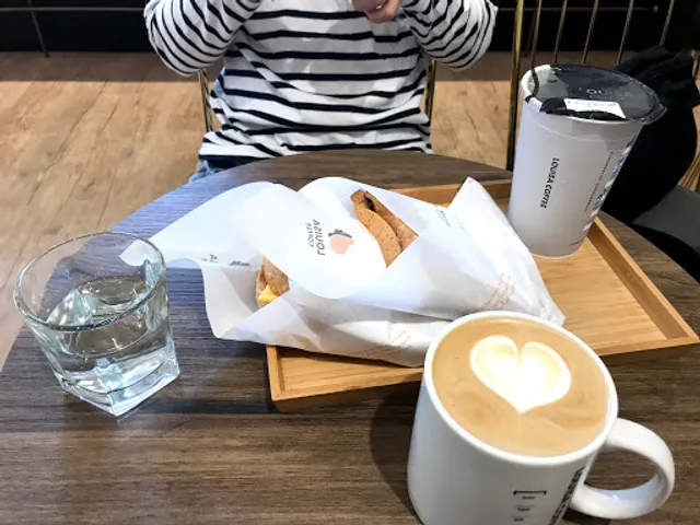 Louisa Coffee 路易莎咖啡 (文心森林公園門市)