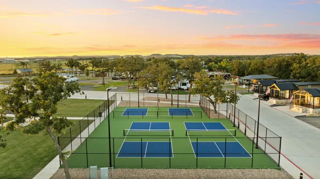 Lantern Oaks RV Resort