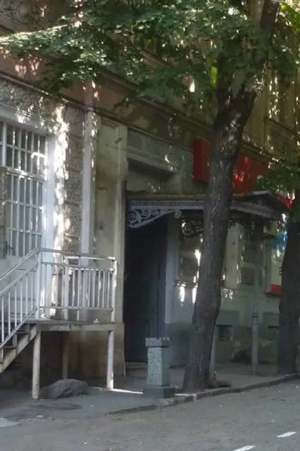 Solo-Lucky Hostel/Guesthouse