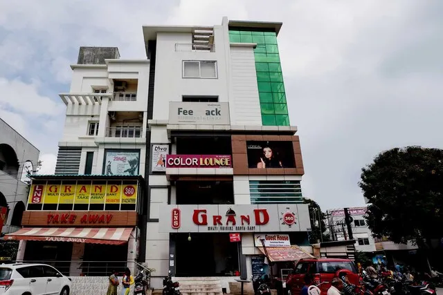 OYO Flagship 64283 J and J Guest House