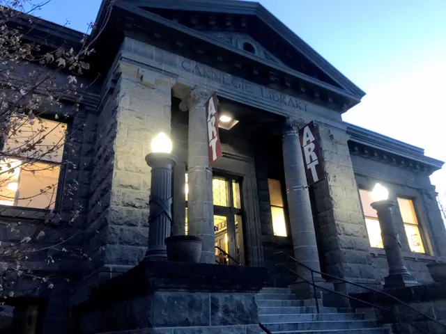 Crossroads Carnegie Art Center