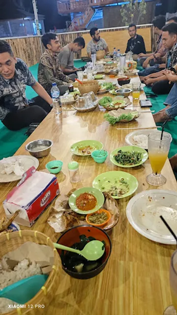 LESEHAN BALE BANGKET