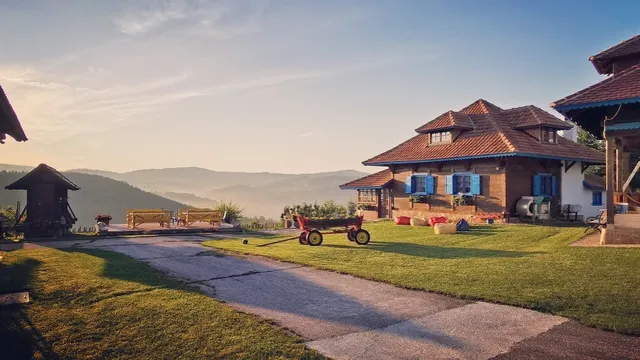 Етно село „РАЈСКИ КОНАЦИ“