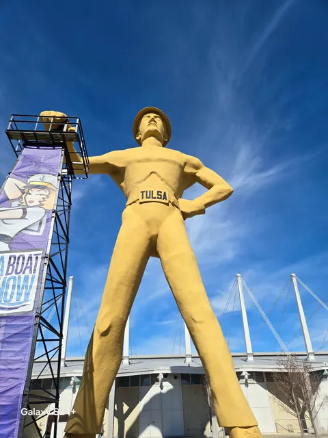 Golden Driller Statue