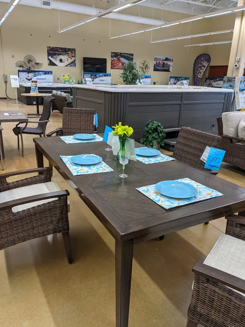 Hot Tub Pool & Patio