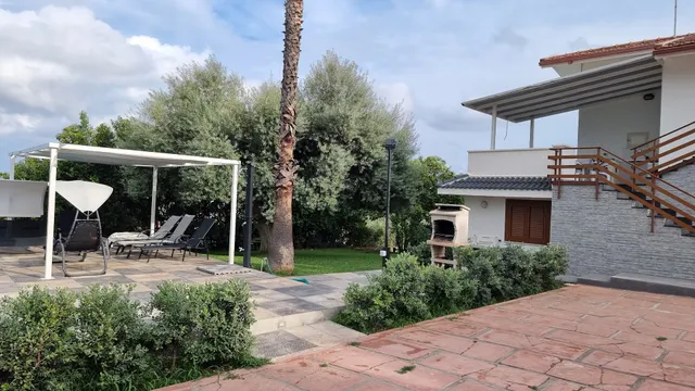 Villa Hippodrom-INDEPENDENT VILLA WITH POOL