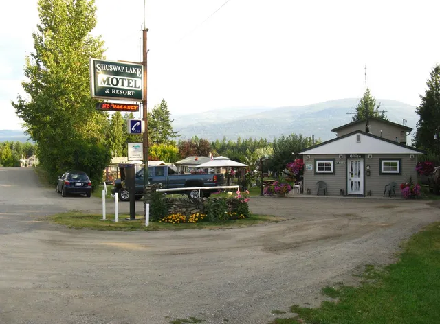 Shuswap Lake Cabins & Resort