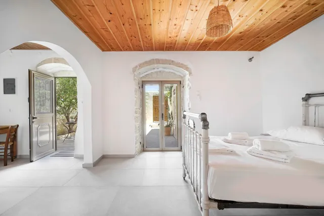 Serenity Courtyard Kouses village apartment