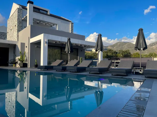Del Sur Luxury Villa