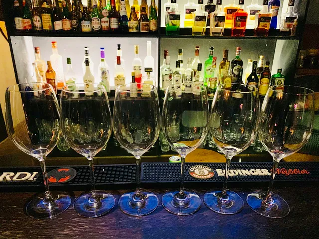 Simple Talking Bar｜餐酒館