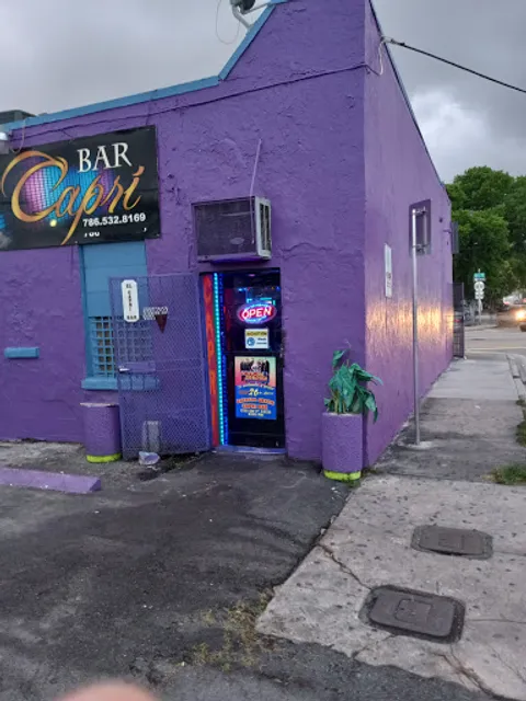 Capri Bar