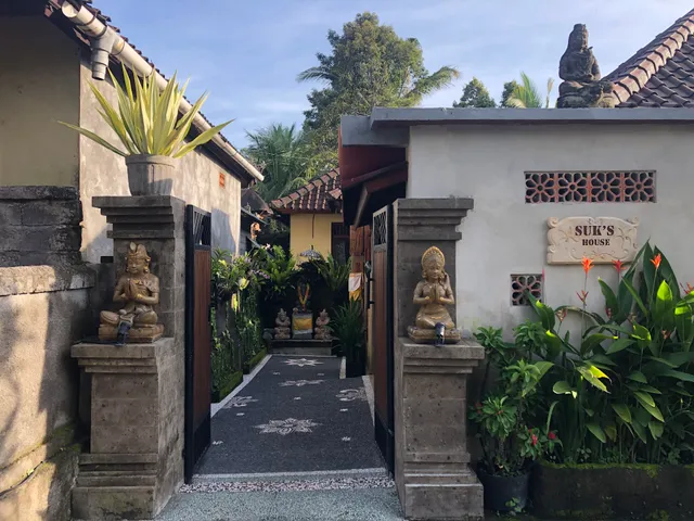 Suk's House live in family compound Ubud