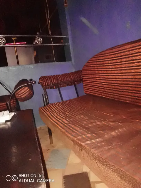 Queen's Burger_fried chicken & pizza