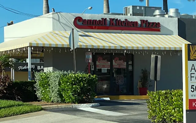 Cannoli Kitchen Pizza