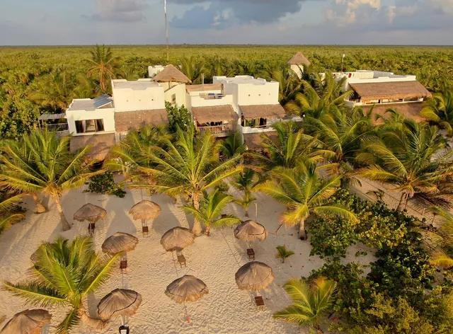 Almaplena Beach Resort