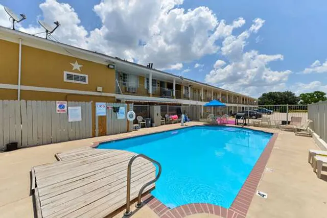 Quality Inn Gonzales TX